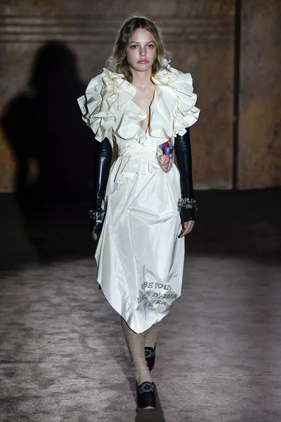 Look 77